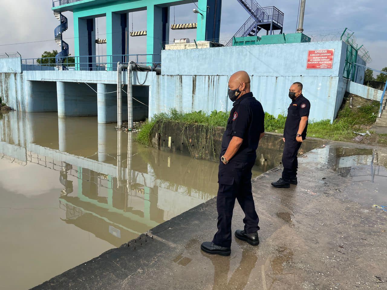 大都会/副文/跟进水灾