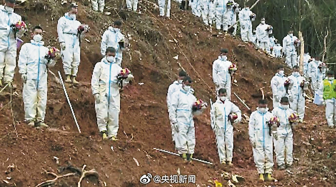 天下事  东航空难罹难者头七 现场举行哀悼活动