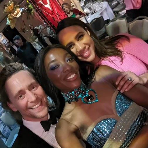 女友无名指戴超大钻戒放闪 “洛基”被曝订婚了