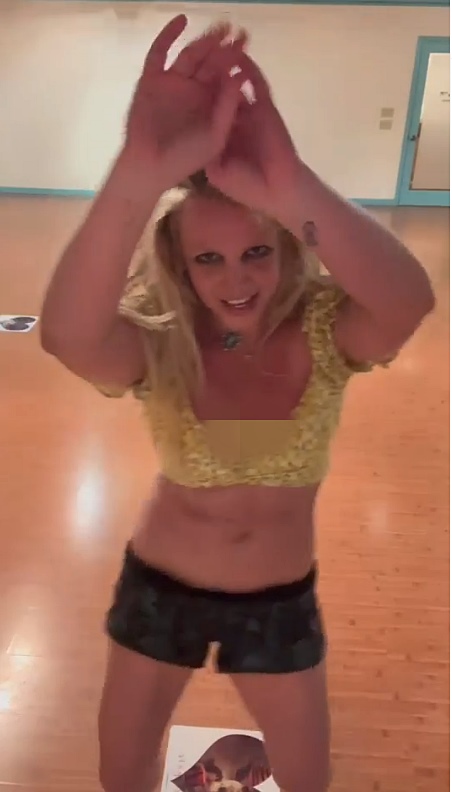 好孕到了?碧妮晒大肚片段惹怀孕揣测