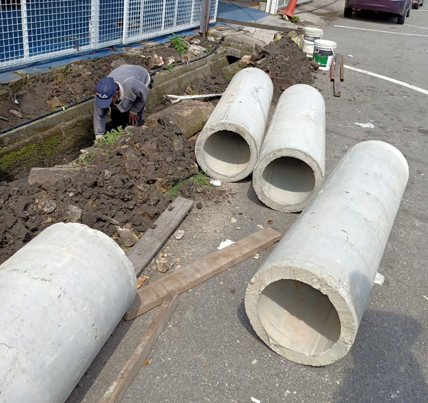 妨碍清理淤泥堆积 违建沟盖酿水灾