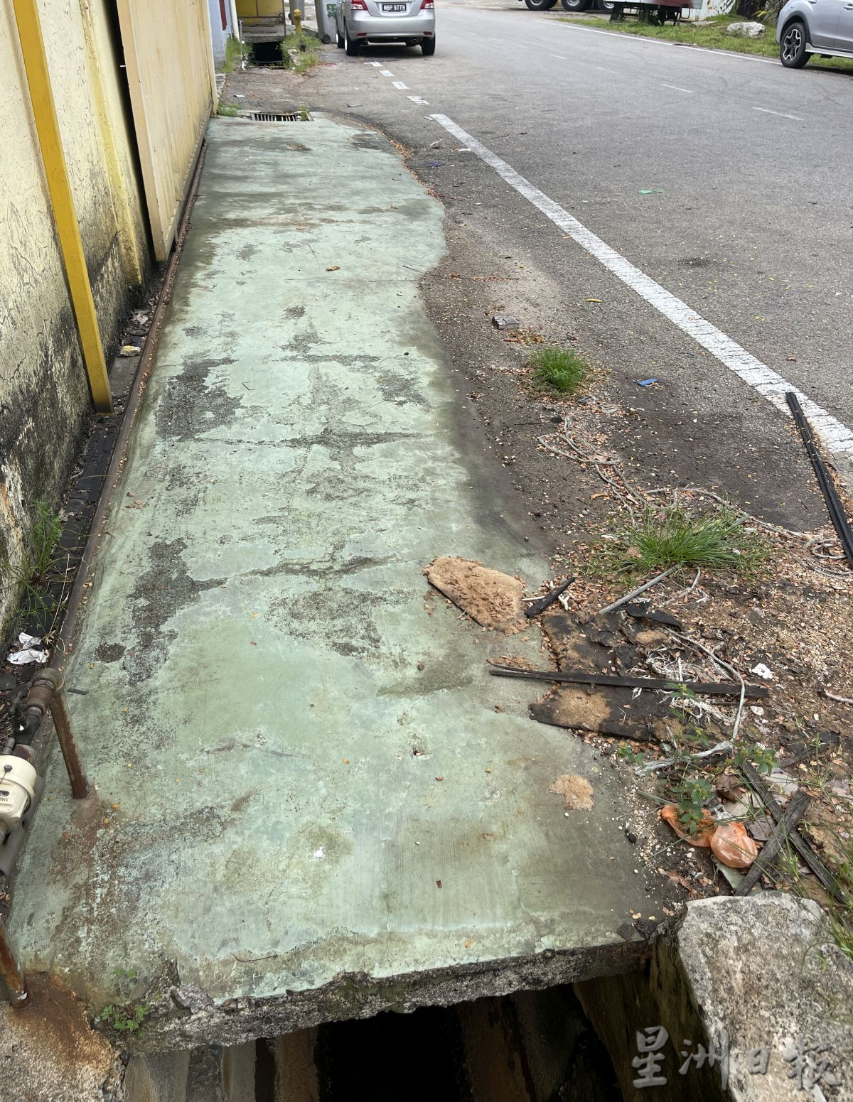 妨碍清理淤泥堆积 违建沟盖酿水灾
