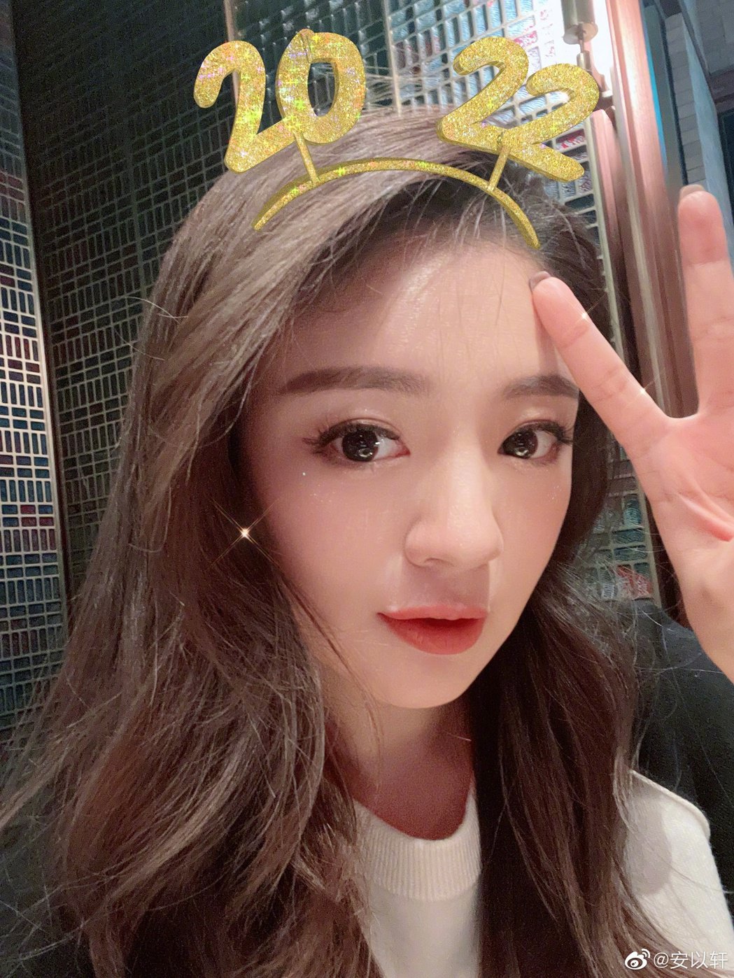 安以轩爆复出捞金  网酸“眼神空洞”