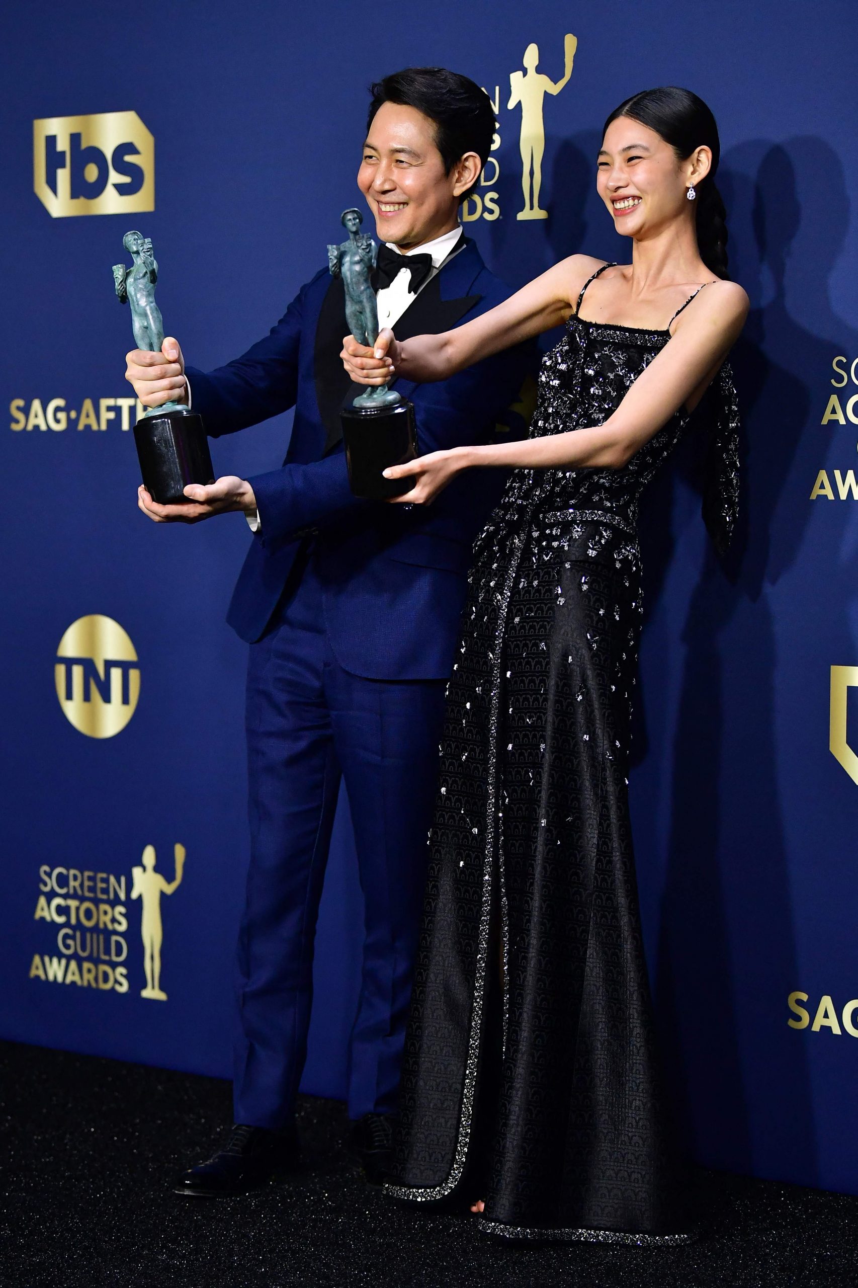 封视帝后遇外媒无礼问题 李政宰尴尬郑好娟打脸