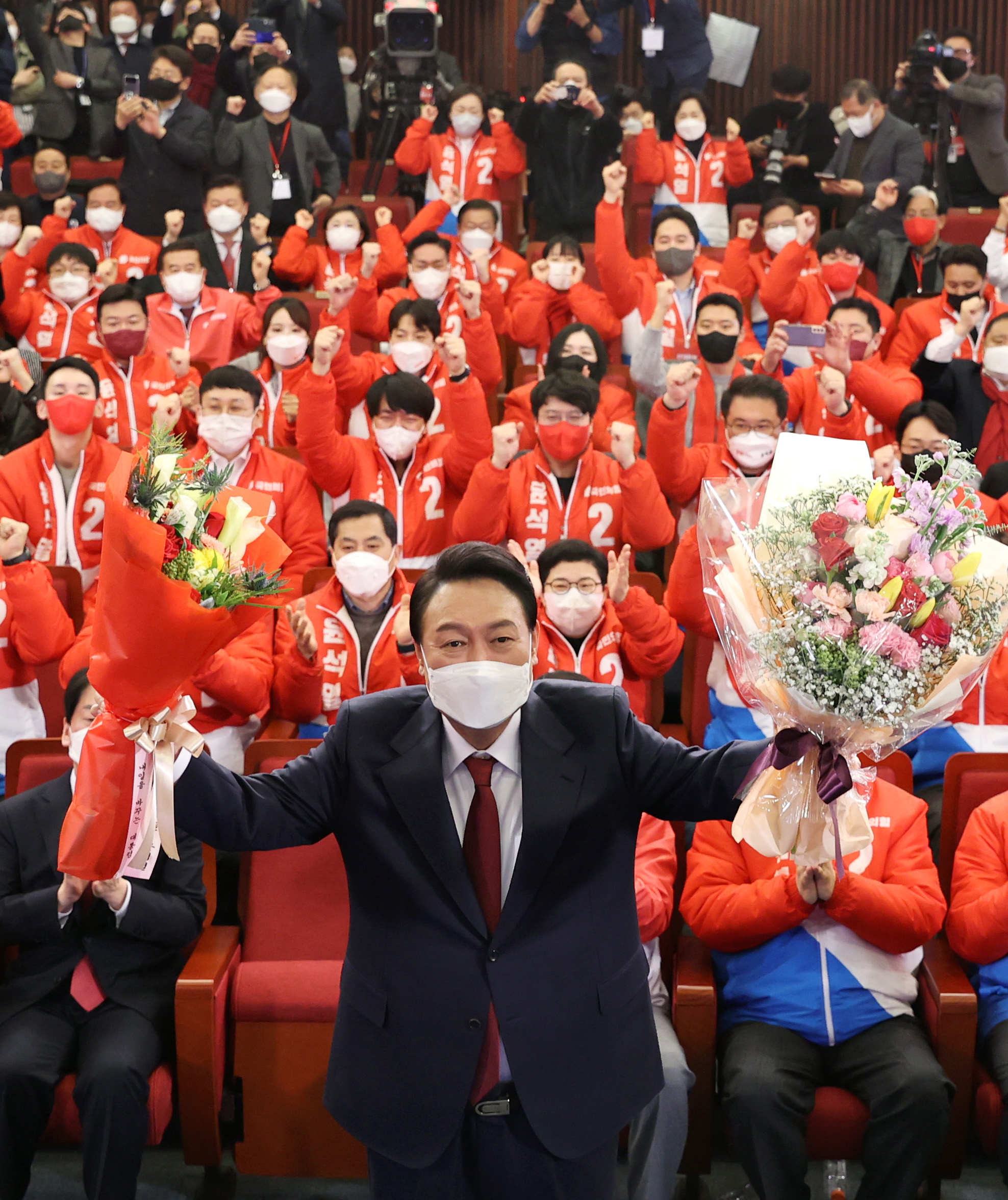 尹锡悦曾亲手将两位前总统送监狱 与文在寅矛盾深