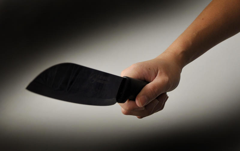 已婚妇单恋吃醋 闹生日会捅“男友”