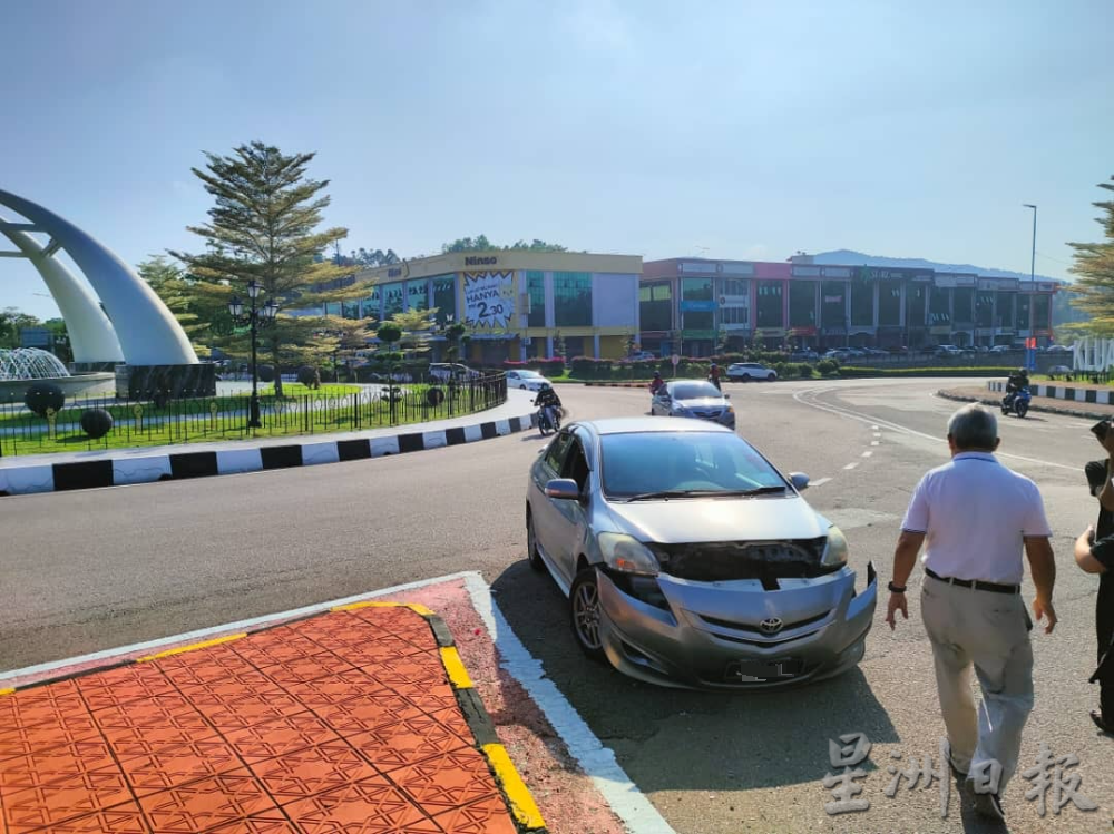 **已签发**柔：少妇载女吃早餐遇撞后逃车辆，夫网上发文成功钓出目击者相助