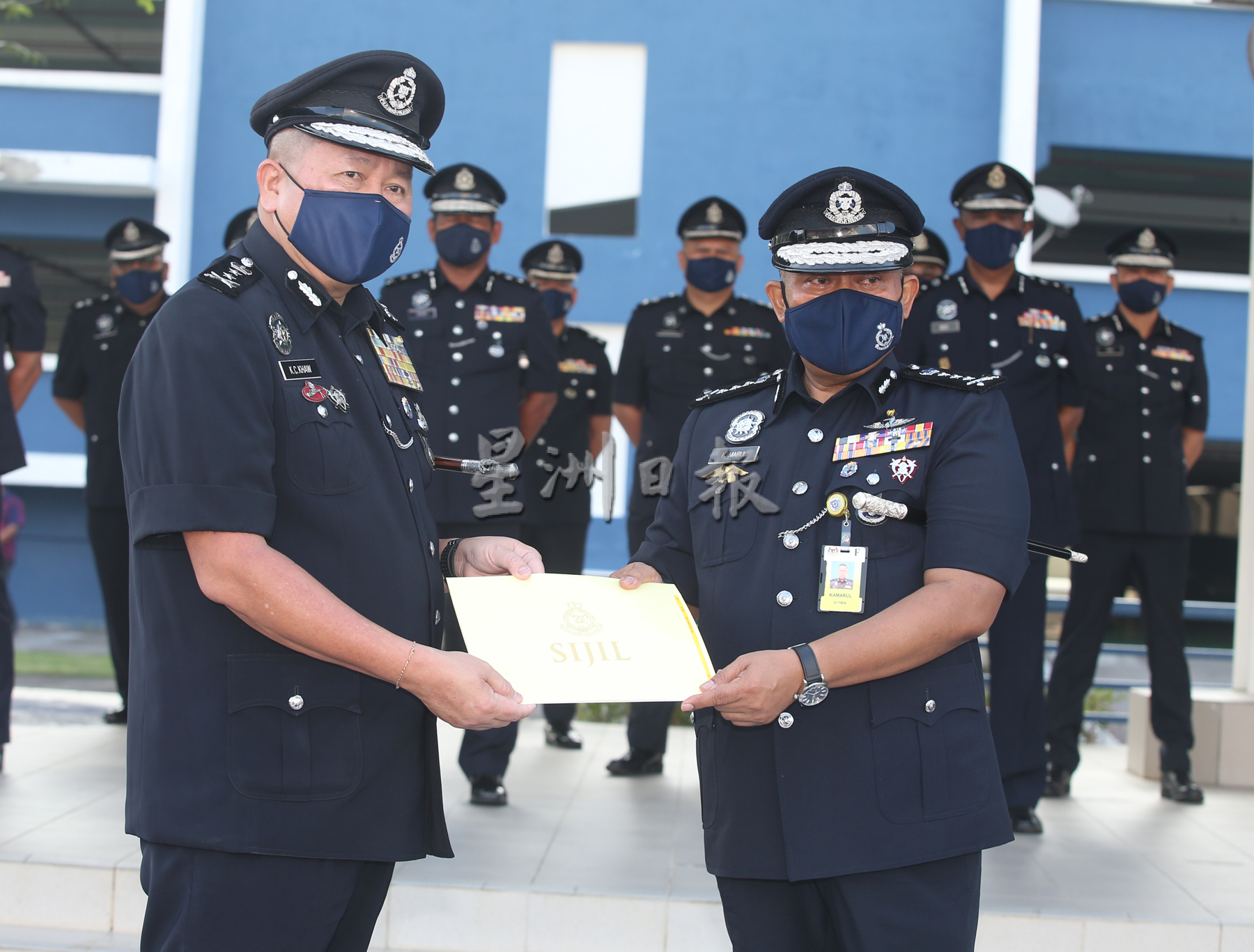 **已签发（请置头条）**柔：封面：主文：马新边境将于4月1日全面开放，柔总警长：警方已做好准备