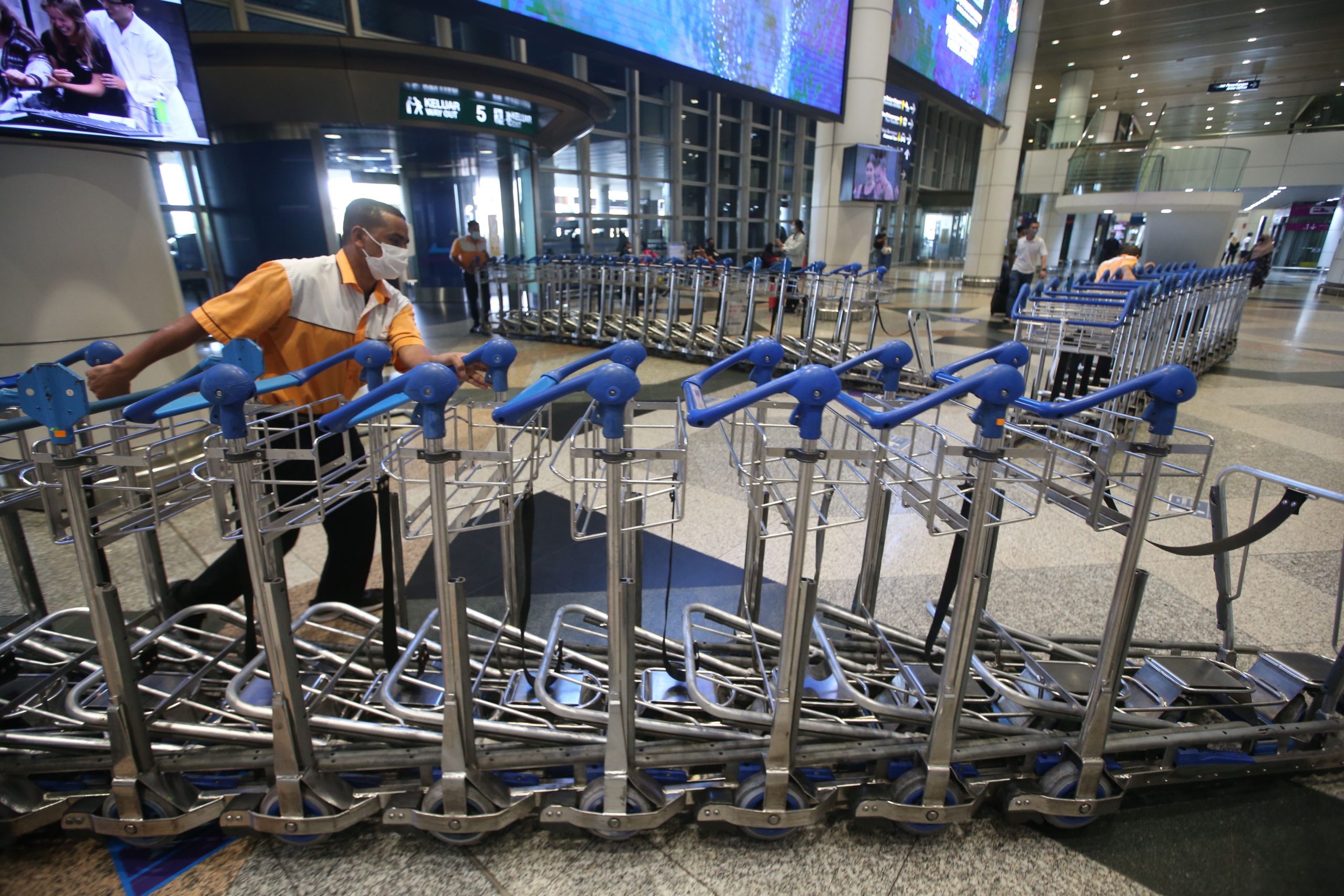 开放国门 机场关卡做好准备迎旅客