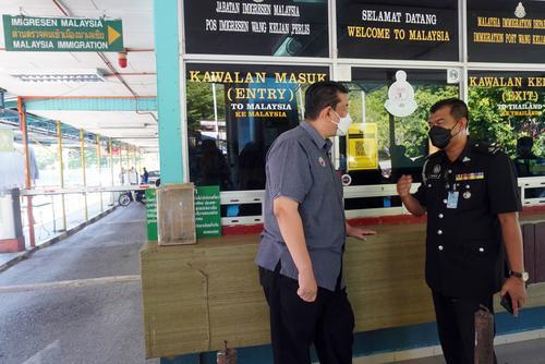 开放国门 机场关卡做好准备迎旅客