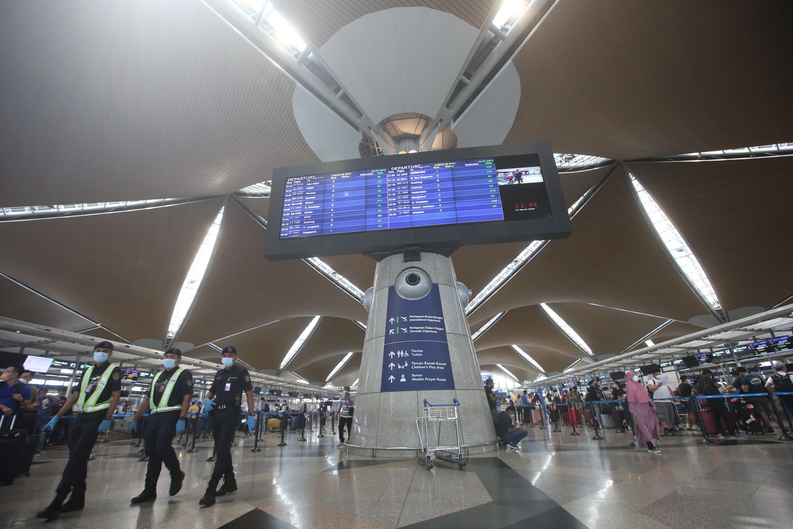 开放国门 机场关卡做好准备迎旅客