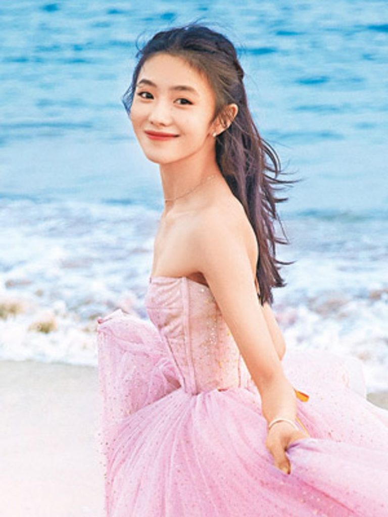 张艺谋拍科幻片掀“倒刘浩存”风.网推谷爱凌配易烊千玺