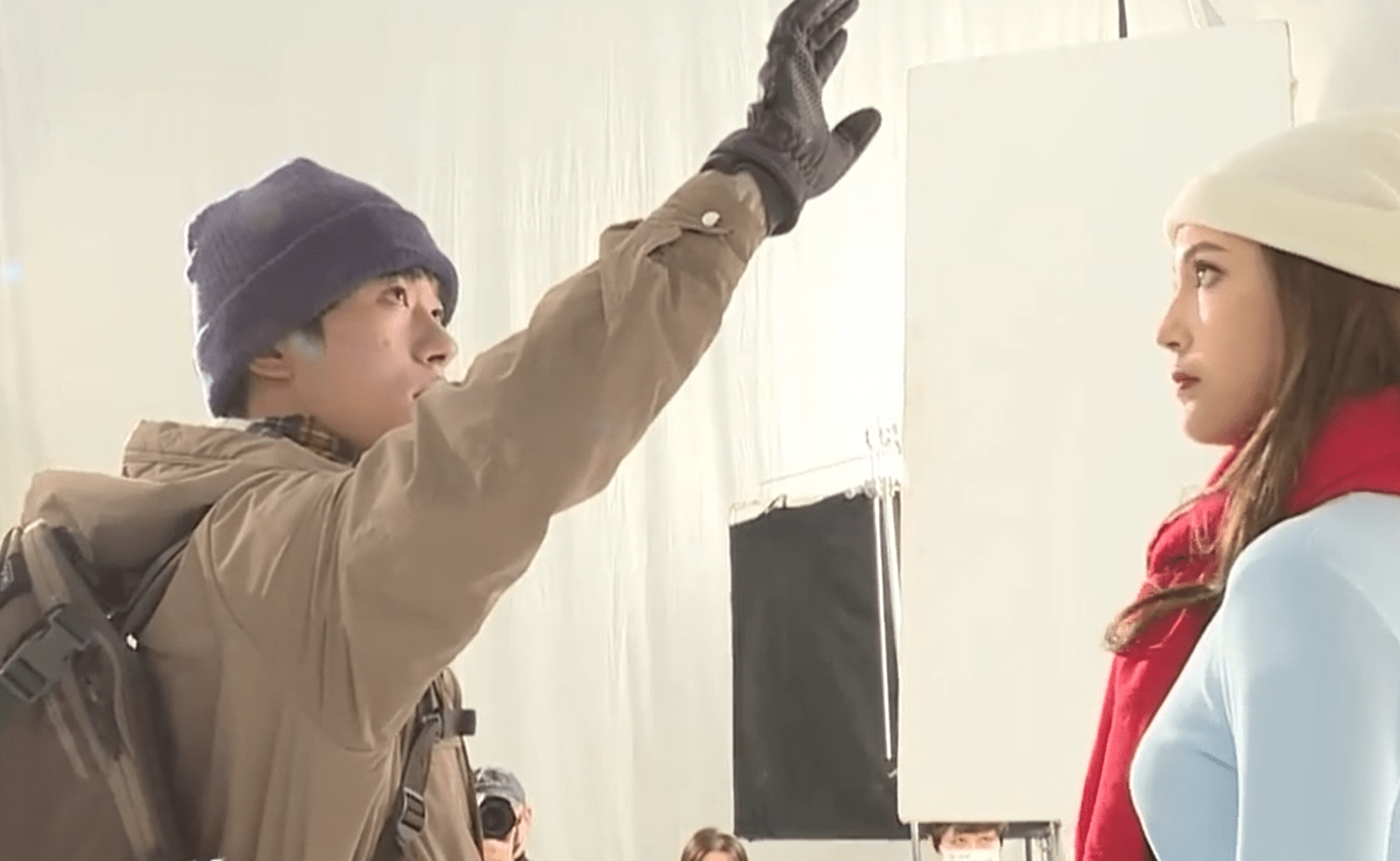 张艺谋拍科幻片掀“倒刘浩存”风.网推谷爱凌配易烊千玺