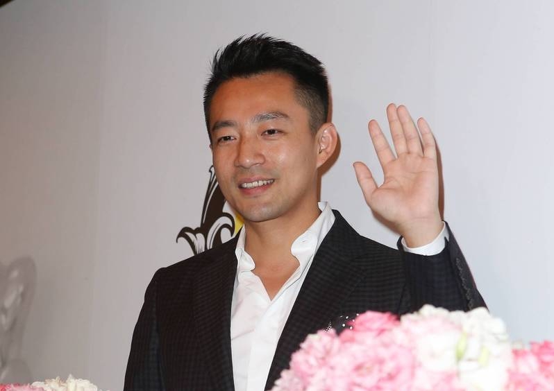 张颖颖切割汪小菲 呛：谁那么傻帮他生小孩