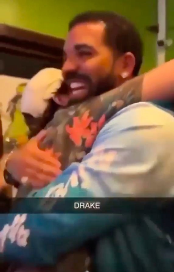 德瑞克街头巧遇粉丝 豪赠4万生日礼金