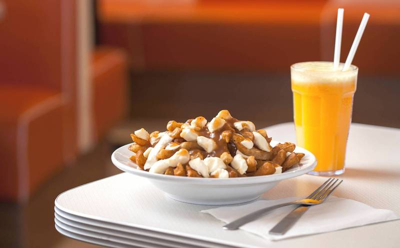 拚图)念起来像普汀!加拿大餐厅将特色料理“Poutine”改名