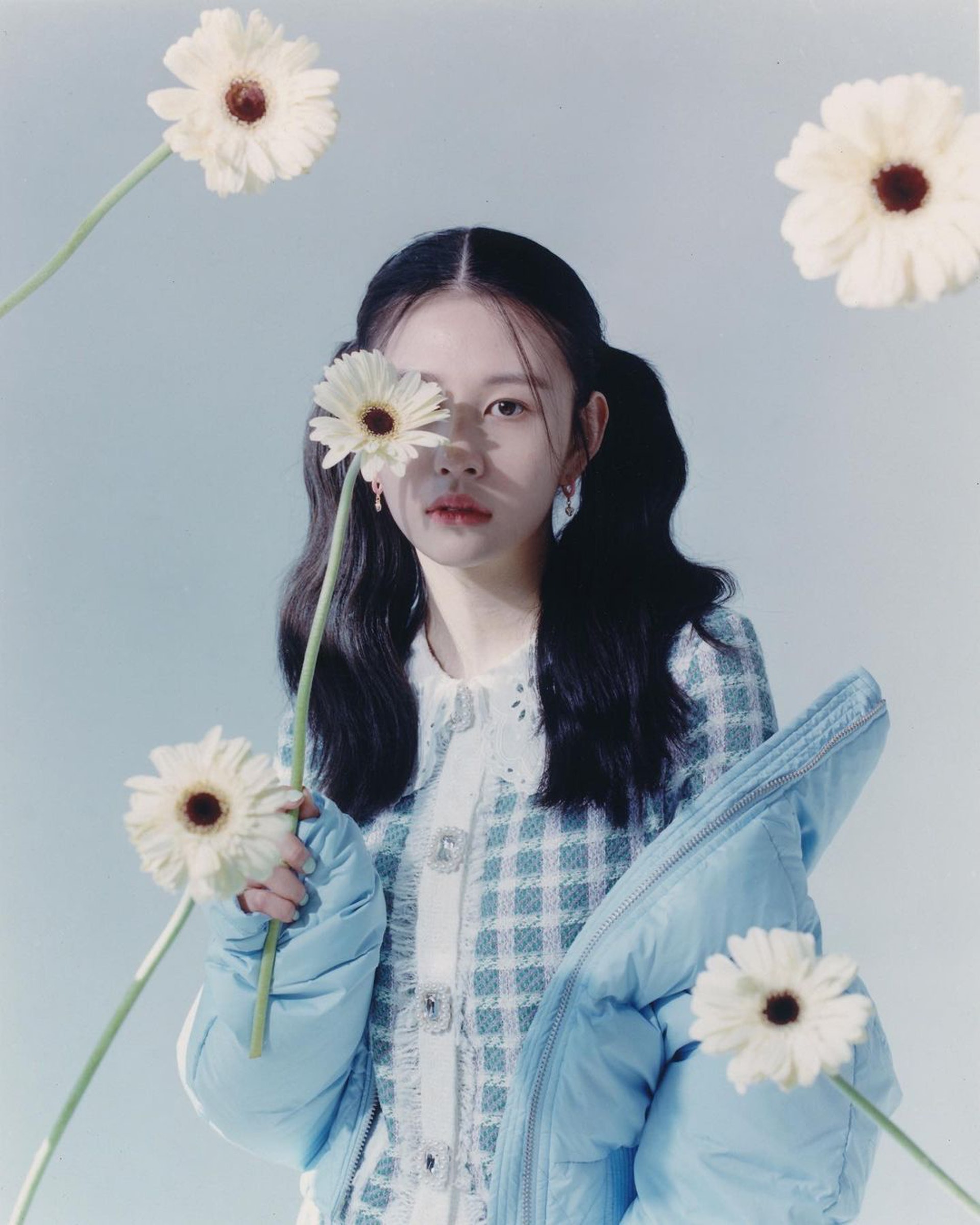 换穿外套泄亲密关系 金希澈沈月贴脸玩自拍