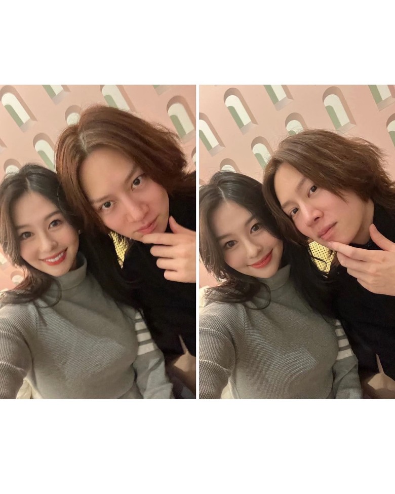 换穿外套泄亲密关系 金希澈沈月贴脸玩自拍