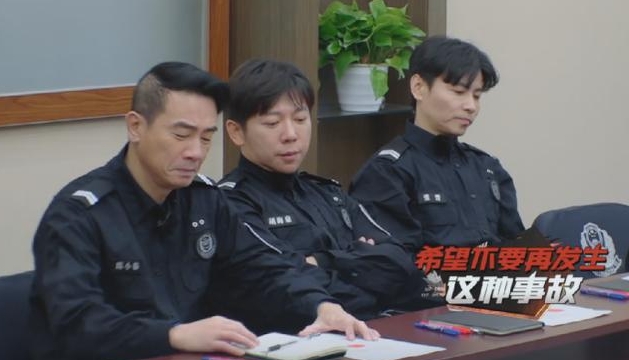 排队做核酸玩呼啦圈 胡海泉被轰哗众取宠