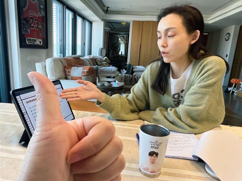 攻读师大硕士遭酸哈佛学历 范玮琪29字大气回应