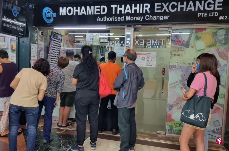 新加坡--旅游潮带动钱币兑换商的生意