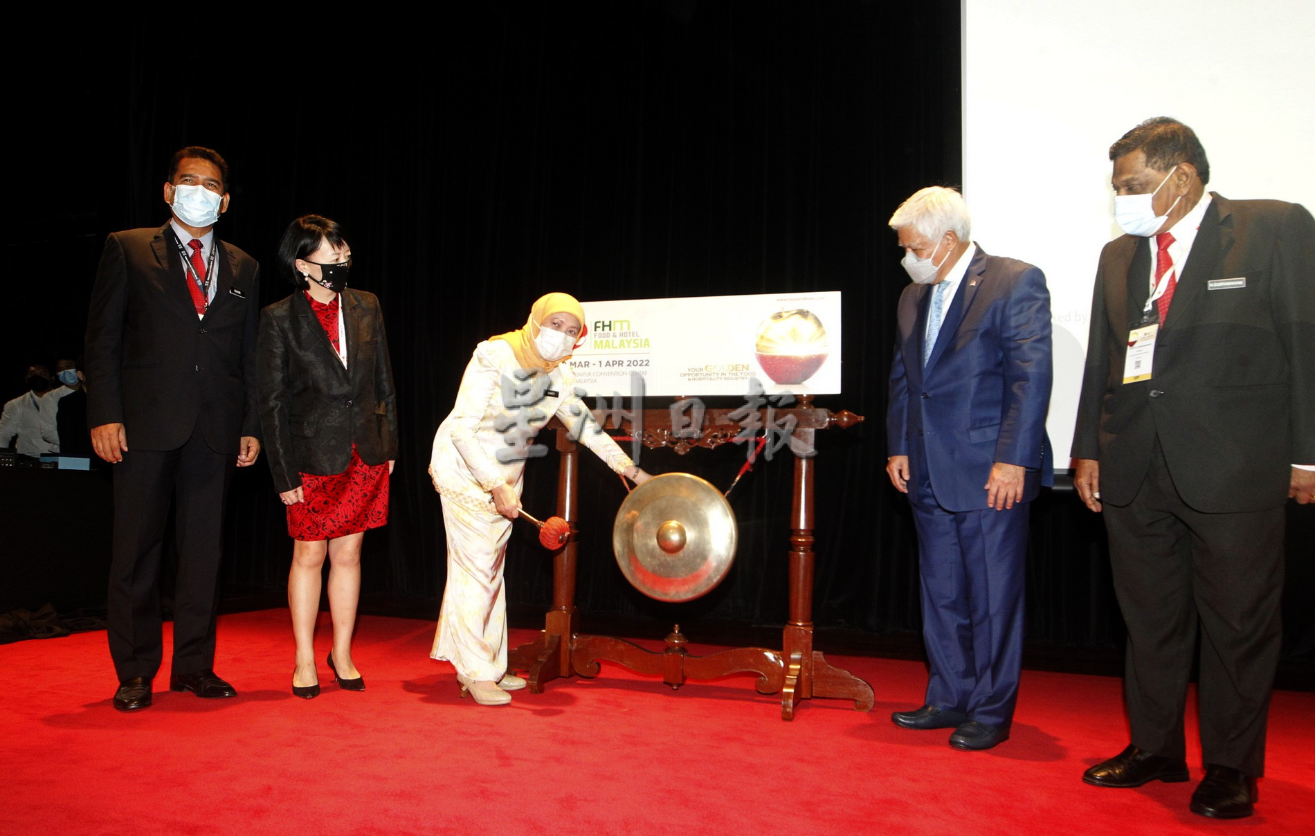 旅游部长//商务活动访客是普通游客平均花费的三倍