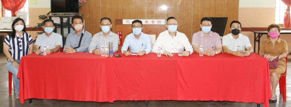 早报版头-大都会/扫墓民众受促采用不同路线，以分散交通