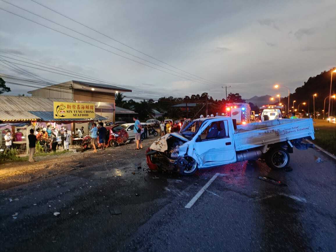 昨日傍晚六时许，晋连路死亡车祸，母子驱车回家途中遭遇车祸，双双断魂车祸现场