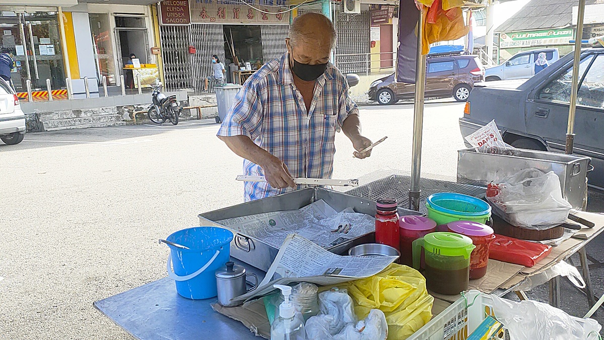 有故事的人(本月8日刋)：在老街卖炸五香，见证老街的变迁