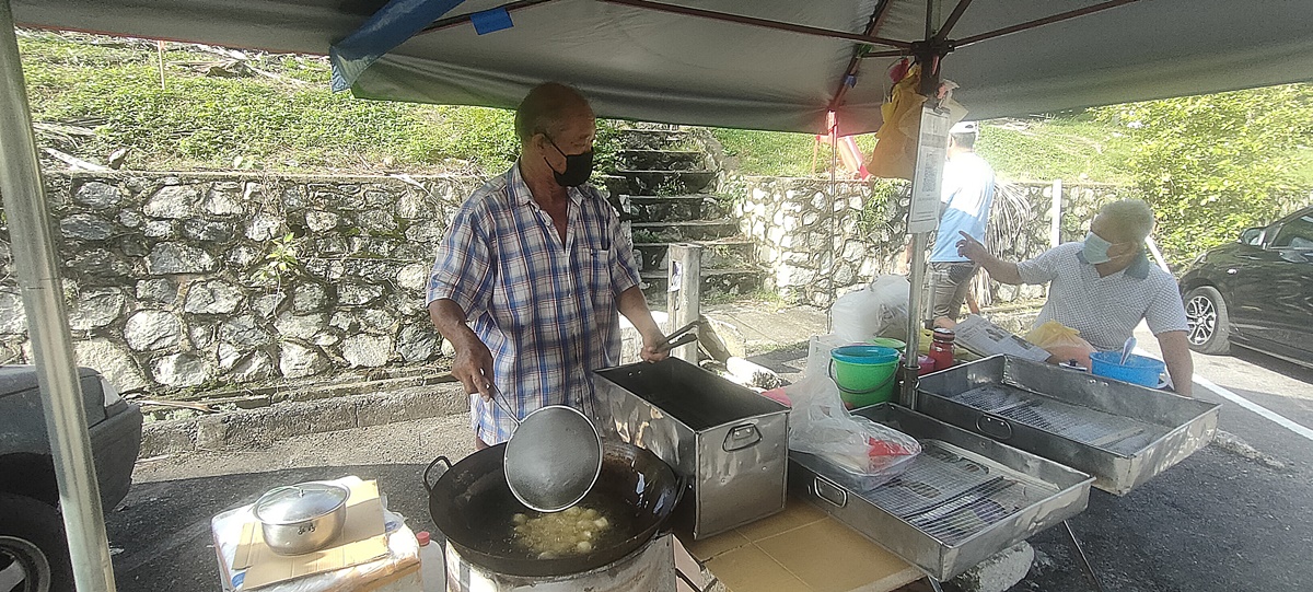 有故事的人(本月8日刋)：在老街卖炸五香，见证老街的变迁