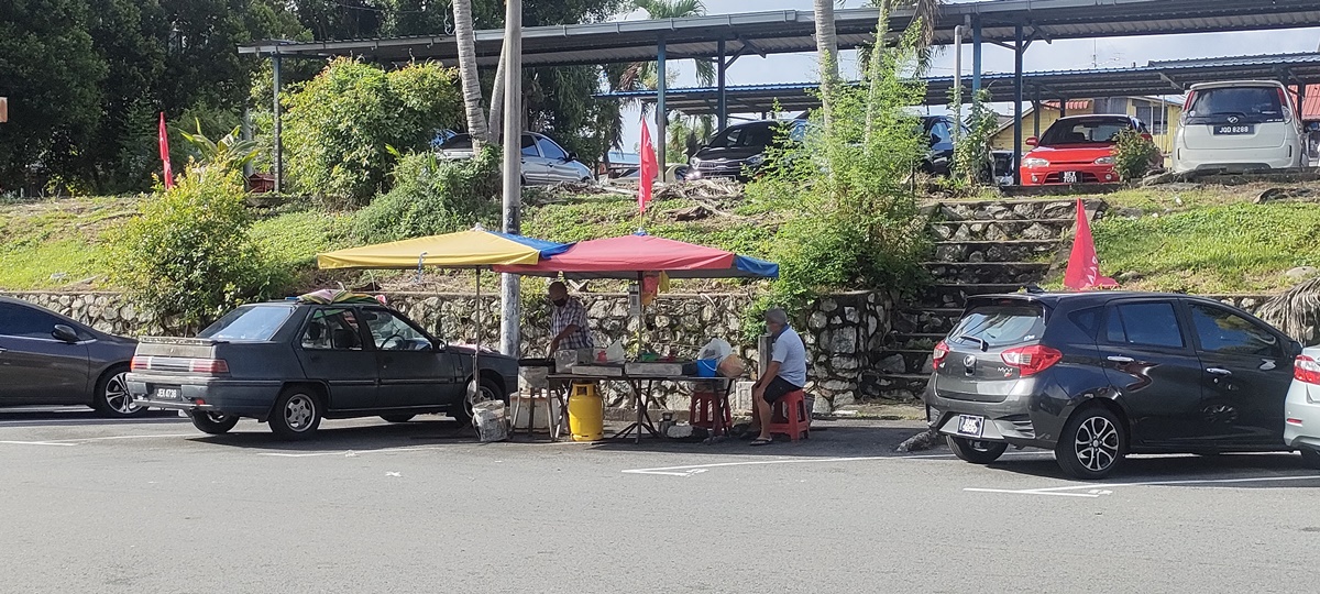 有故事的人(本月8日刋)：在老街卖炸五香，见证老街的变迁