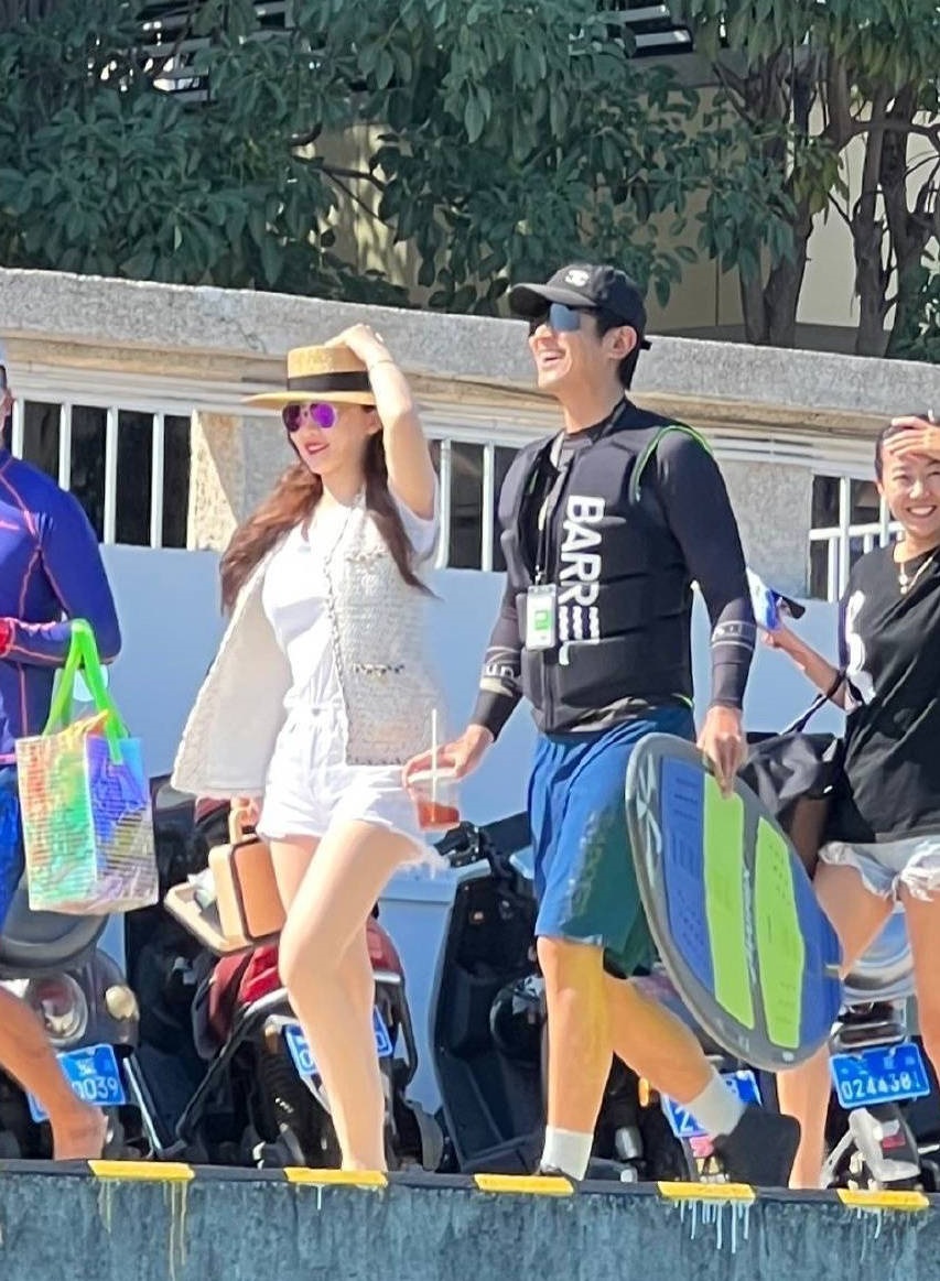 机场与医护起冲突 杜江被霍思燕强拉离开