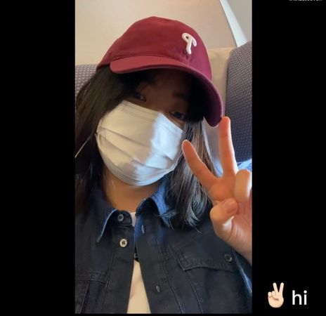 机场鞋子遭扯坏拿胶水黏　谭松韵自嘲画面有好笑	