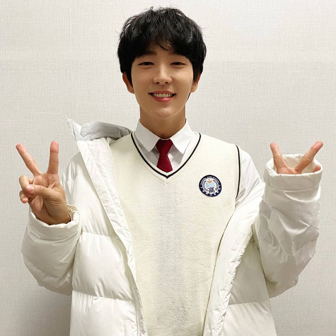 李准基40岁演高中生 不老秘诀曝光