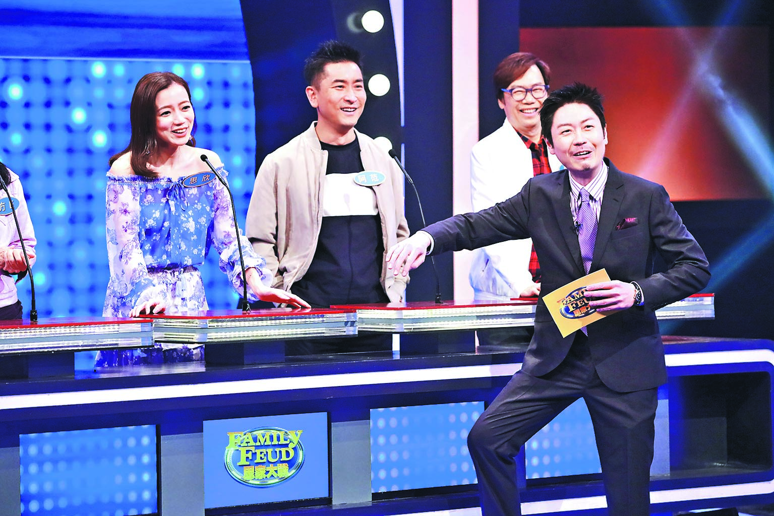 李思捷为家人隔空主持节目 网民无法接受喊停录