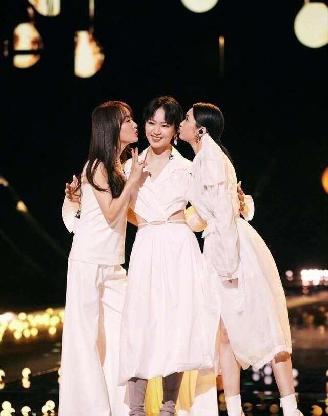 杨丞琳Cool爆变丞哥 约出众女星狂告白