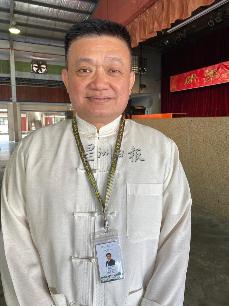 柔：***版三头***峇中小学将据教育部指示做准备，让学生安心恢复体育与课外活动