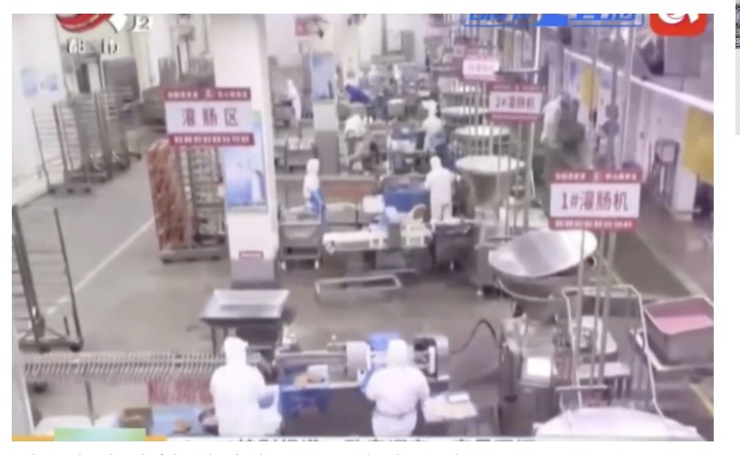 民众爆料火腿肠变质　陆媒卧底见「工作服发臭、肉排落地直接装袋」