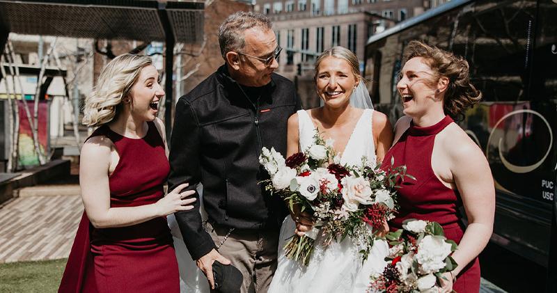 汤汉斯乱入婚礼 新娘姐妹团惊喜尖叫