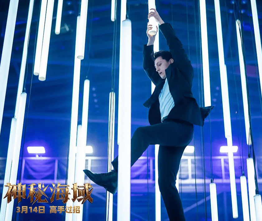 汤贺兰动作戏致敬 成龙鞠躬道谢喊话合作