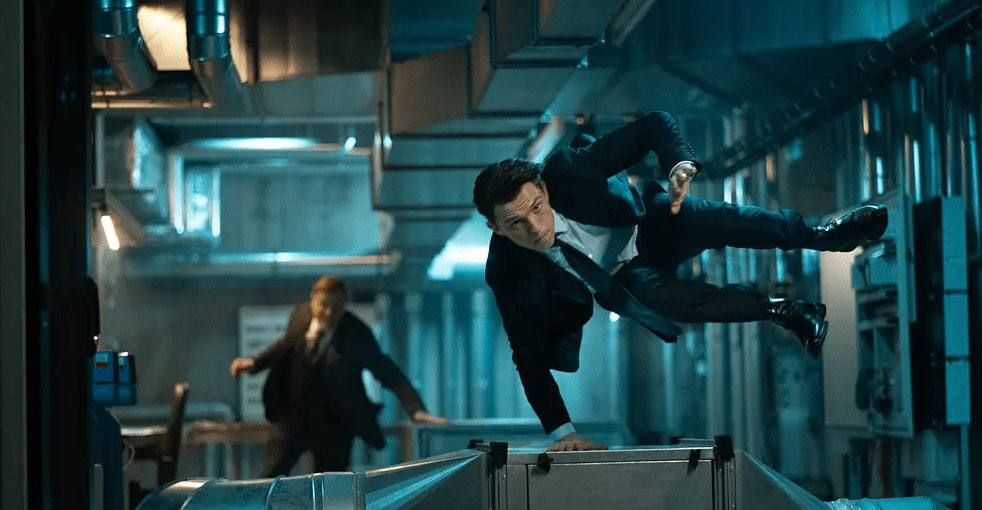 汤贺兰动作戏致敬 成龙鞠躬道谢喊话合作