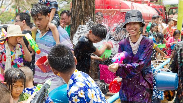泼水节前后疫情若平稳 泰国6月全面开放
