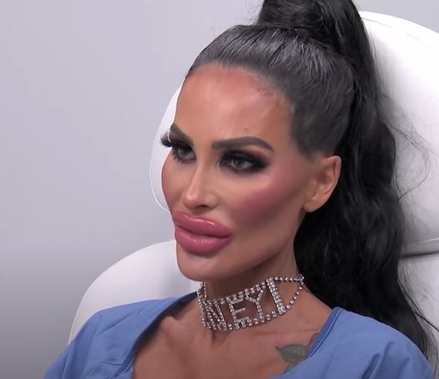 澳整容女花62万整出奇异外表   “我还想追求更大的胸部！”