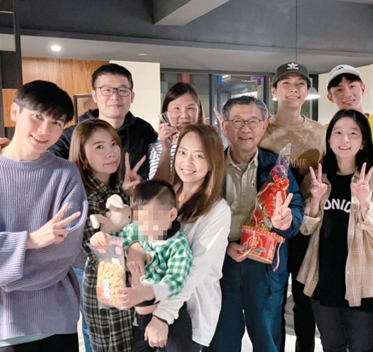 炎亚纶带阿本见家长 4字曝真实关系