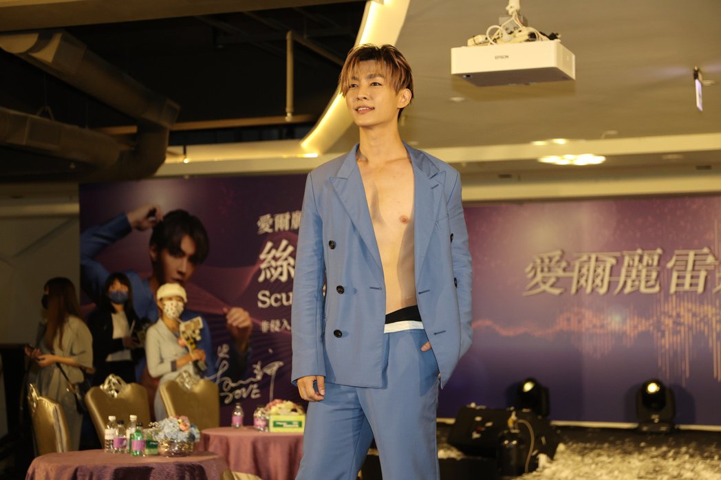 炎亚纶真空露点有私心 官宣阿本“好朋友”