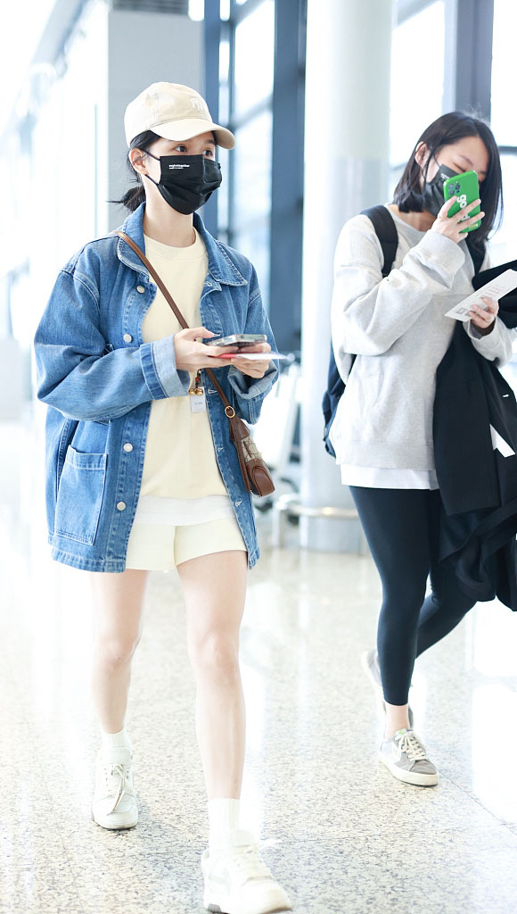 爆婚讯越爱越高调 王大陆蔡卓宜情侣装放闪