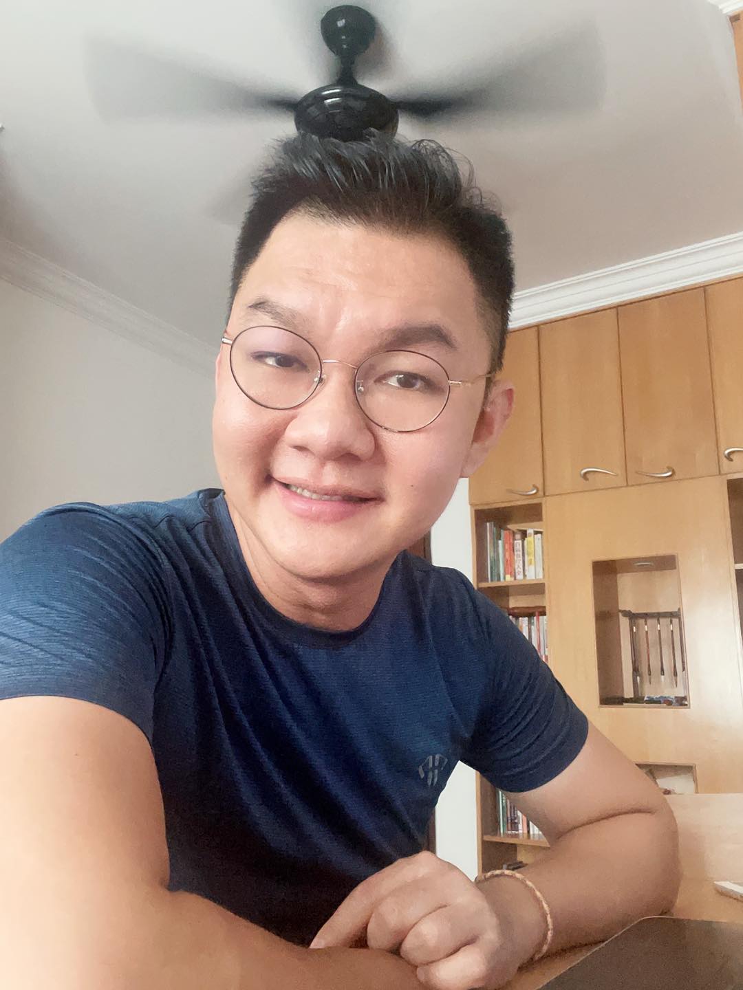 爱FM DJ金龙不寻常打嗝确诊 Amber Chia儿疑校园感染