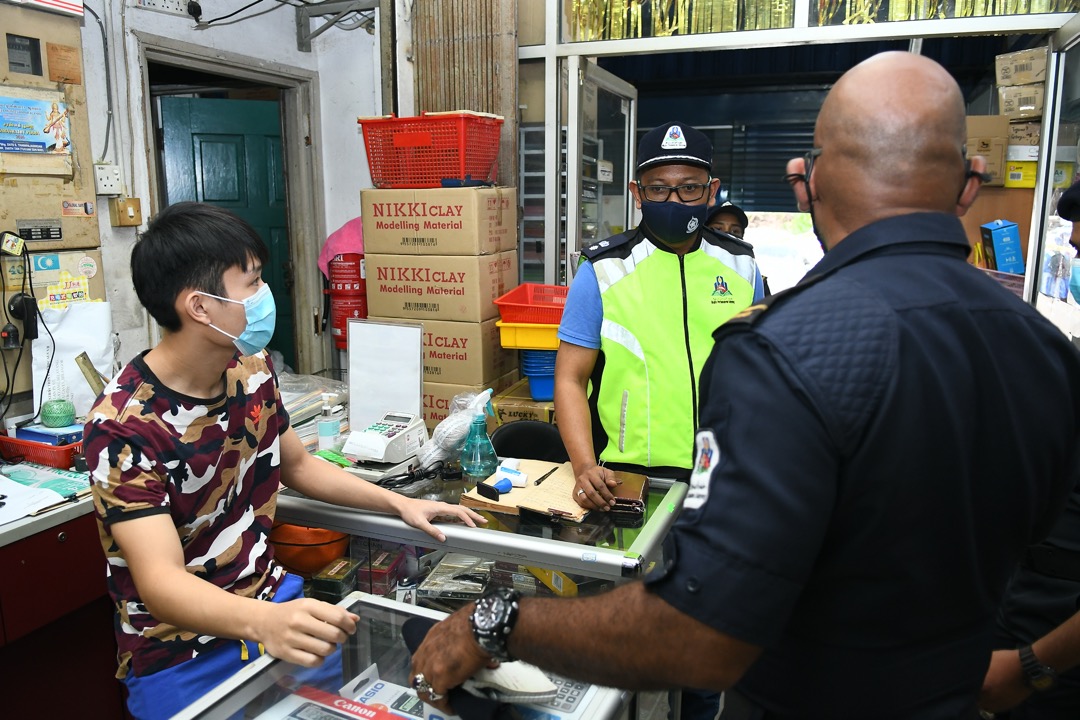 版头-大都会:雪州开47589张违sop罚单/3图