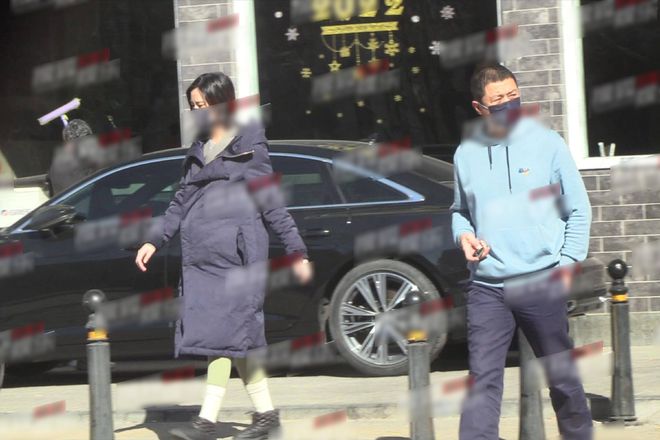 王菲前夫又要当爸了 李亚鹏陪小19岁女友产检