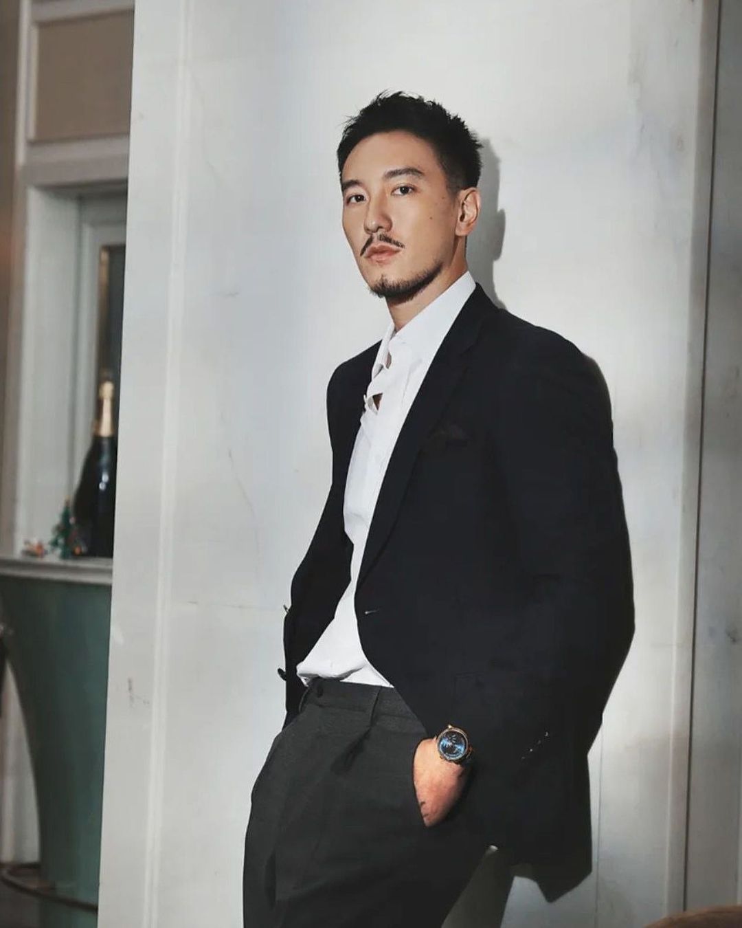 王阳明遇肇事逃逸 保时捷被撞凹爆粗飙骂